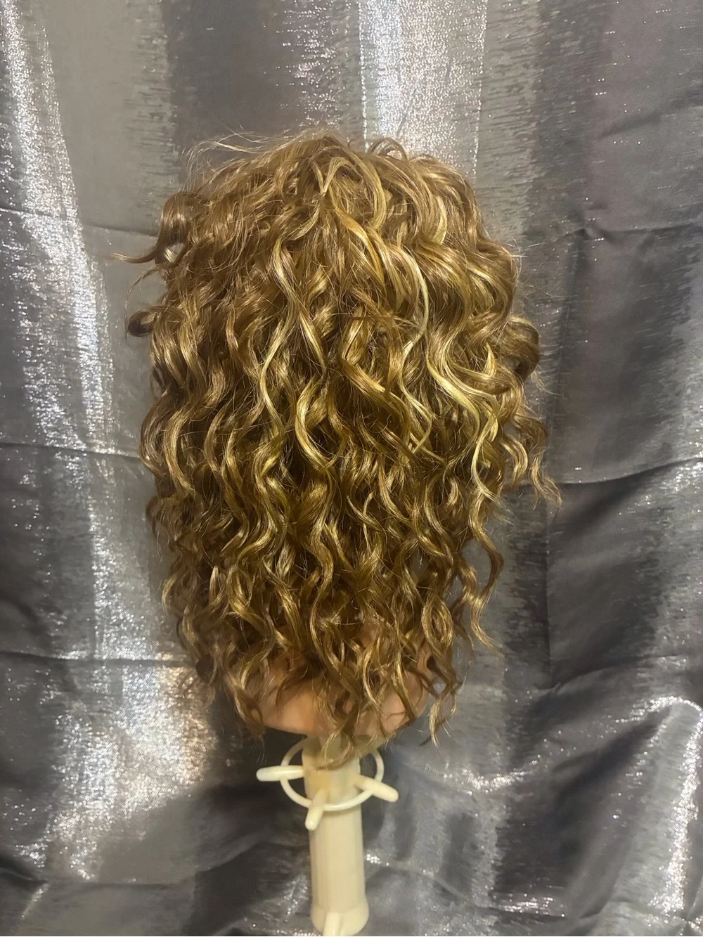Stylish Short Wavy Human-Look Wig in Light Brown Highlights